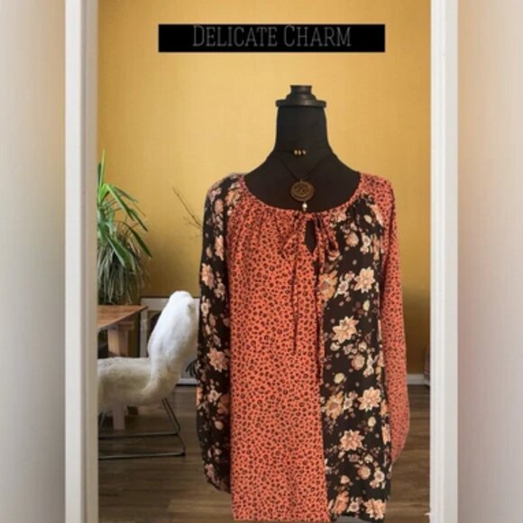 NWT Haptics Leopard Floral Colorblock Key Hole Top Size Small - Picture 2 of 2